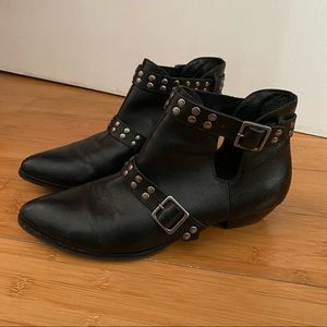 Matisse Low Ankle Buckle Boots sz 8